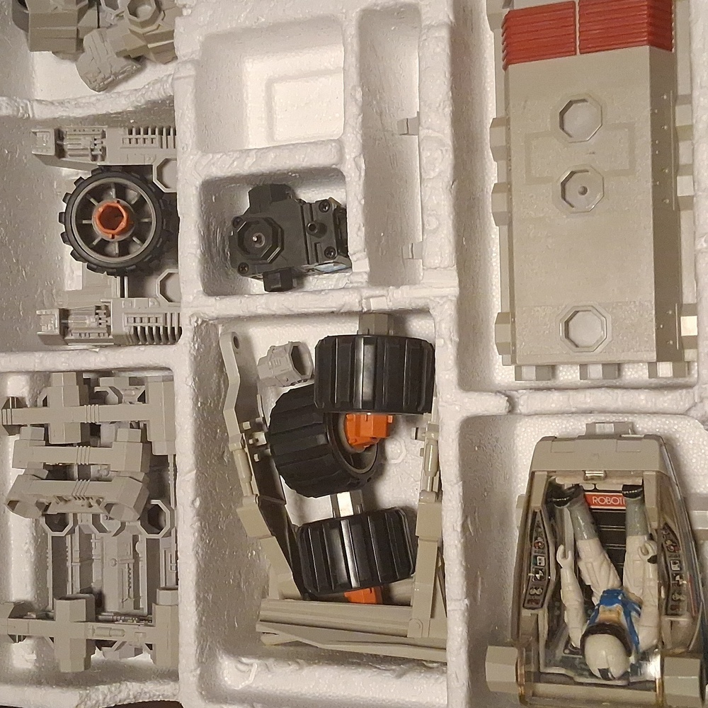 1984 Robotix Series R-1000 Motorized Building System *Incomplete* - Picture 2 of 14